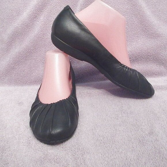 Abeo Taylin Leather Ballet Flats Size 9 N Slip On Loafer Comfort Shoes Pleated - Picture 1 of 12